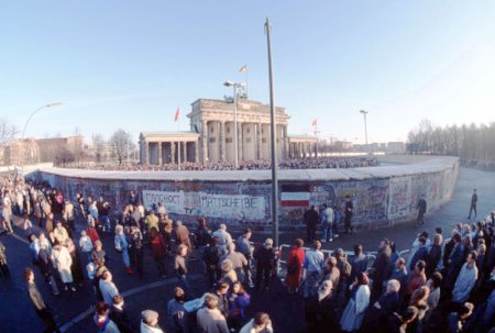 Das Brandenburger Tor am 1. Dezember 1989